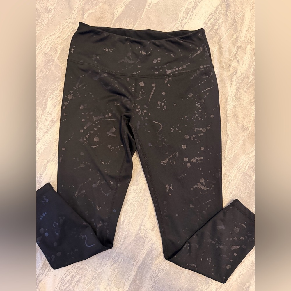 Fabletics Black Paint Splatter Patterned Athletic… - image 1